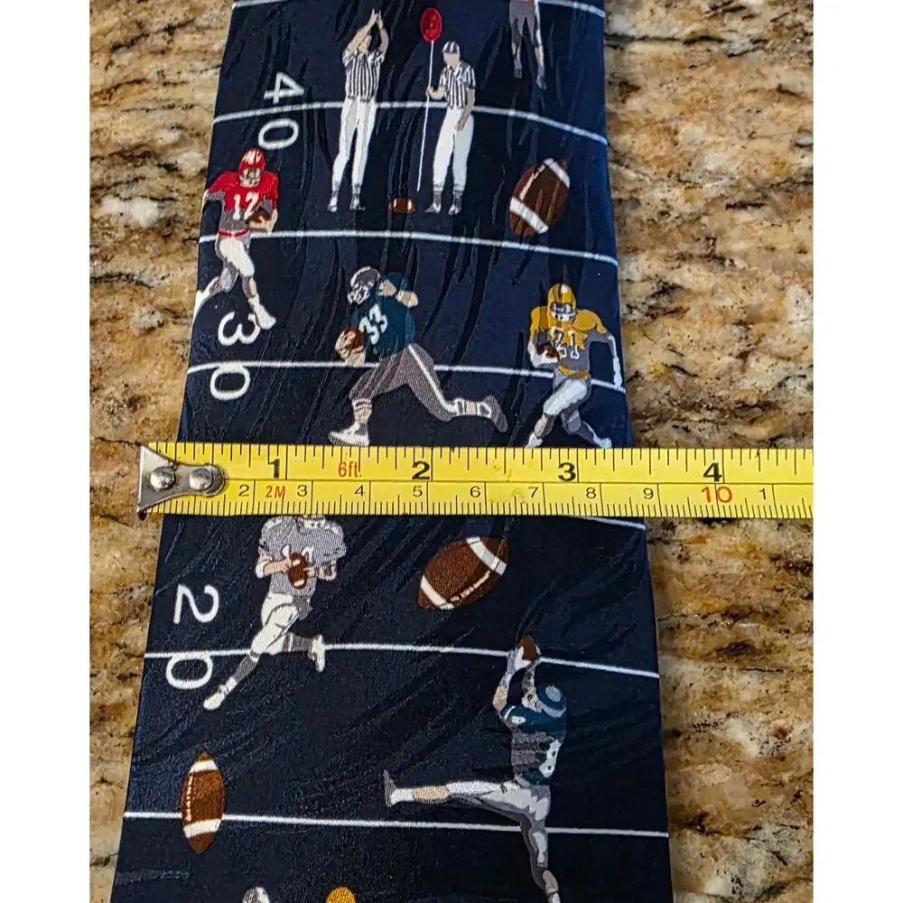 Museum Artifacts Men's Necktie Tie Silk Hand Made‎ Football Field Players NWT